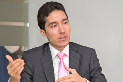 Fedesarrollo advierte sobre la caída de la inversión y la necesidad de ajustar políticas económicas en Colombia