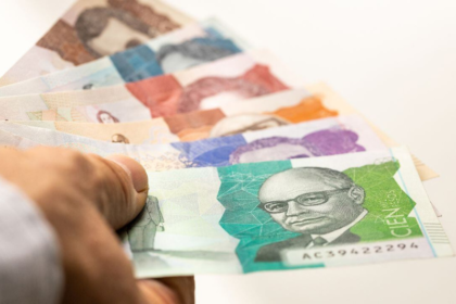 ¿Cuánto Subirá el Salario Mínimo en 2025? Expertos Dan su Opinión
